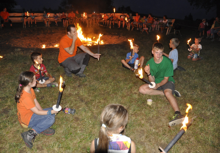 Abenteuer Hüttenbau Seen Sommerferienprogram für Kinder und jugendliche